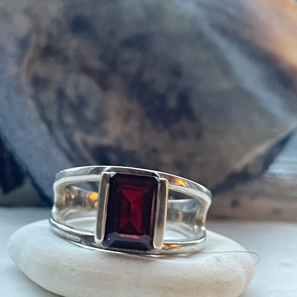 Tishavi 925 Sterling Silver Baguette Garnet Ring Size 7